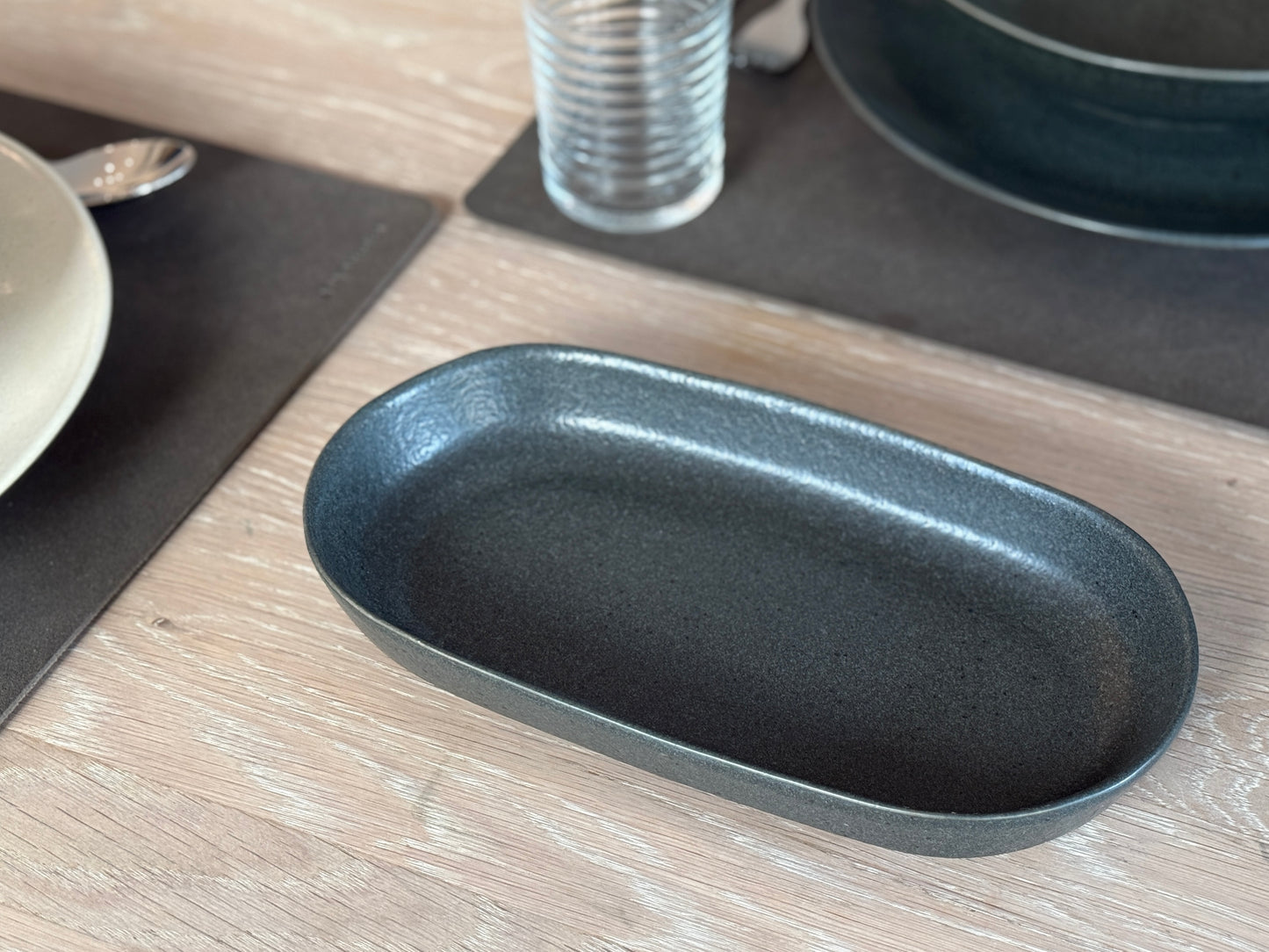 Servierplatte M 25 x 13 cm  - Preto E Puntos